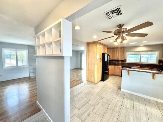 Foto del edificio - Beautiful 3bd/2ba HOUSE in Clairemont Mesa! 2-car Garage, AC, laundry, patio, VIEWS!