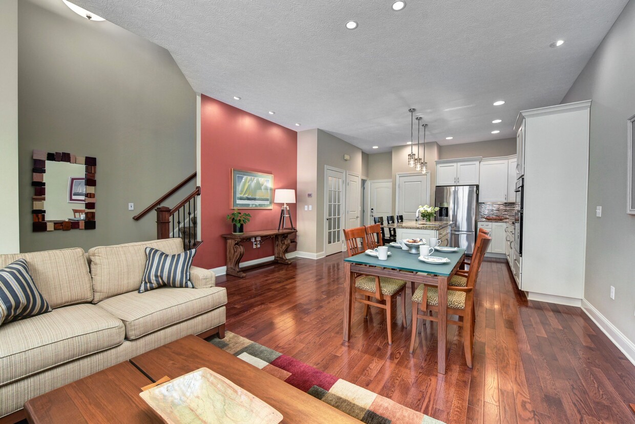 Primary Photo - 532 Beachcliff Row Dr