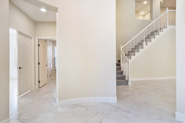 Building Photo - 1617 Windemere Dr