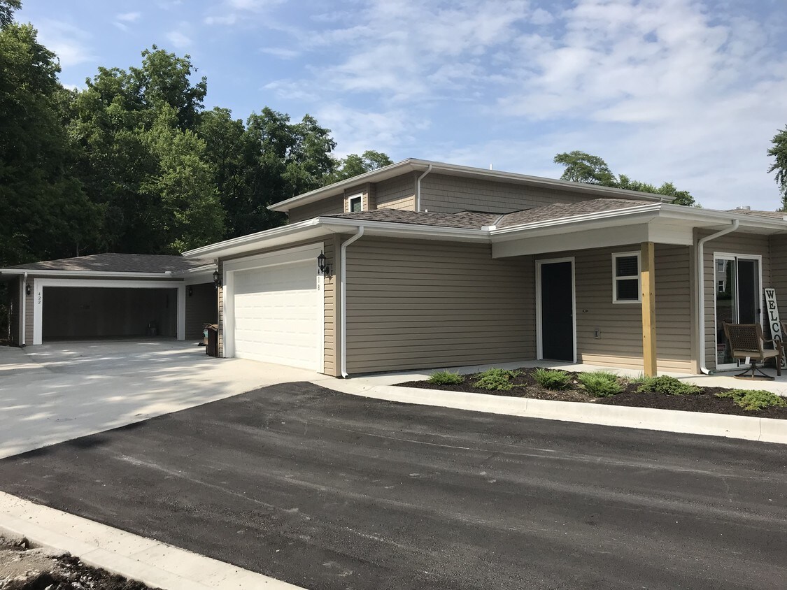 422 N Clayview Dr, Liberty, MO 64068 Townhome Rentals in Liberty MO