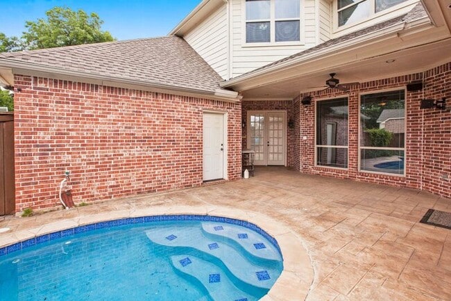 Foto del edificio - 8100 Rosemont Dr