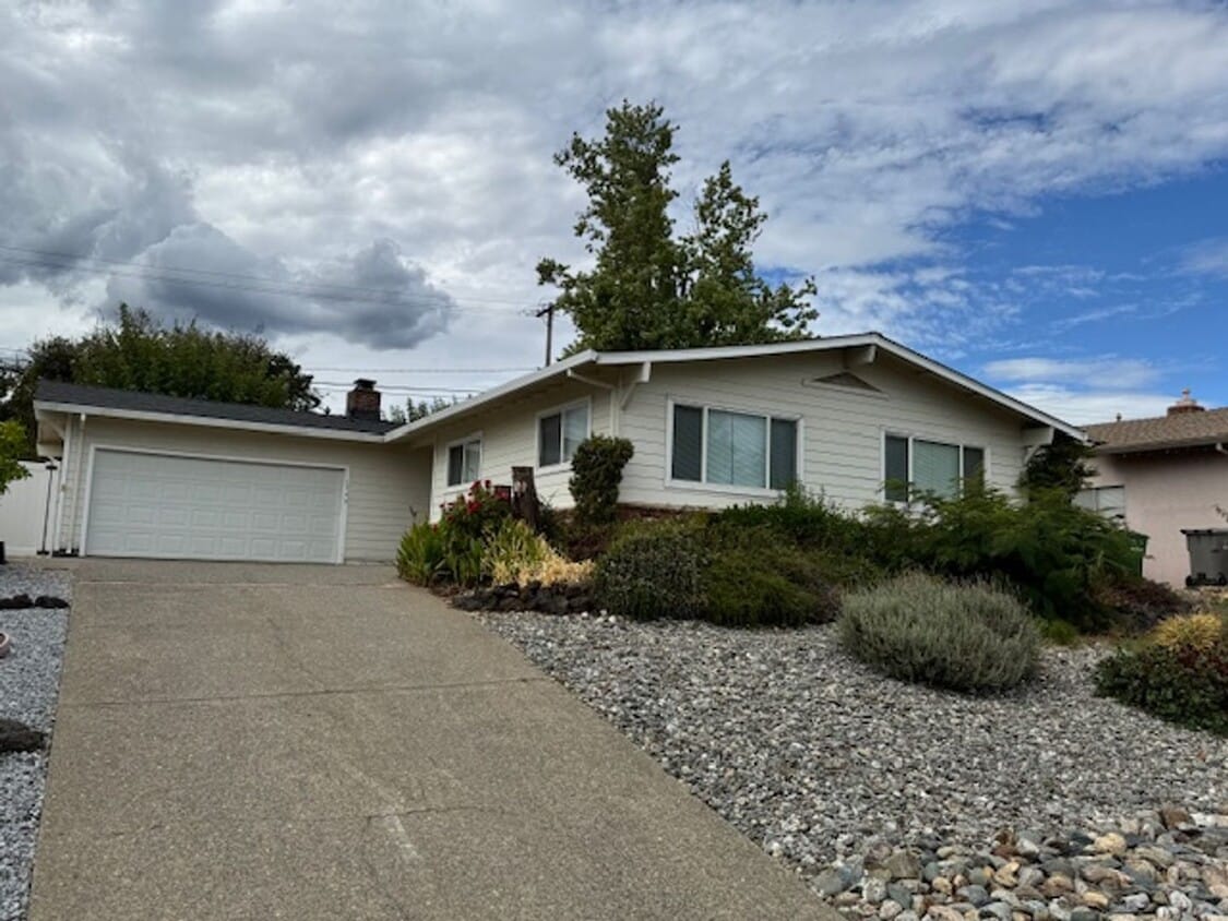 Primary Photo - Home in Mary Lake Neighborhood