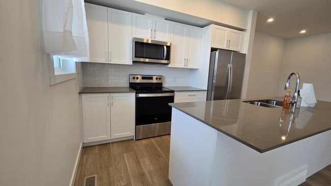 Building Photo - 2.0 bedroom in Calgary Alberta T2A 7Y9