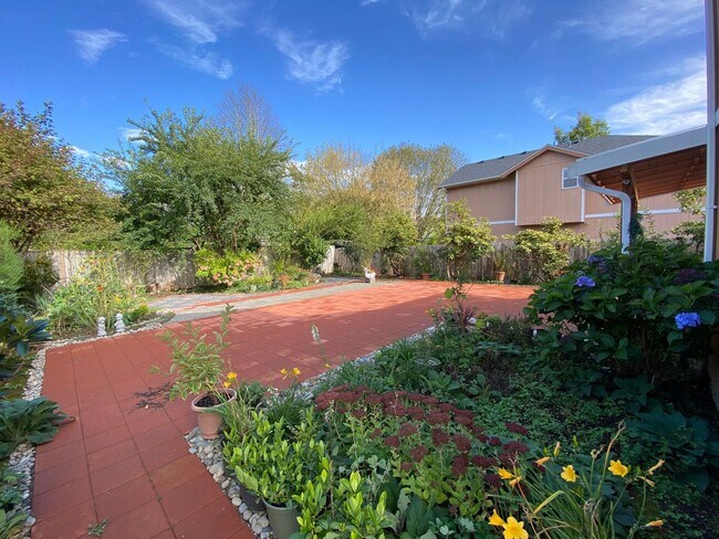 Foto del edificio - Clean 3 bed well-maintained home for rent