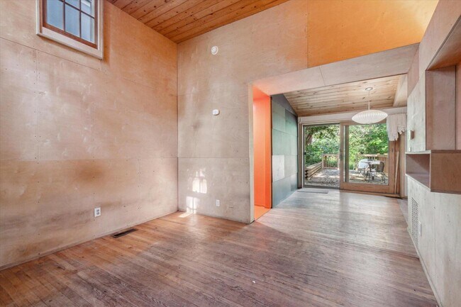 Building Photo - 713 N 5th Ave