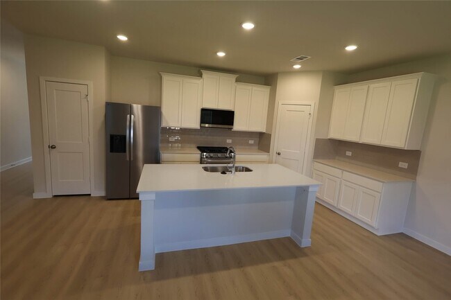 Building Photo - 7739 Bergamot Cir