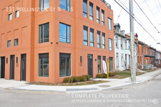 Building Photo - 131 Wellington St N