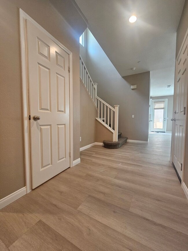 Building Photo - Gorgeous Spacious 3-Bedroom Home Now Available