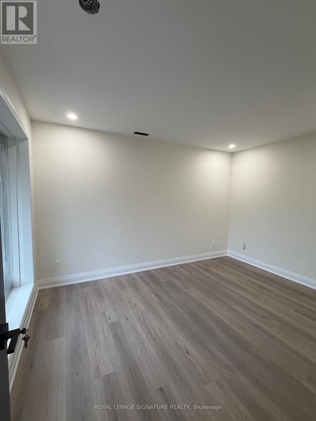 Photo du bâtiment - 3486 Grand Forks Rd