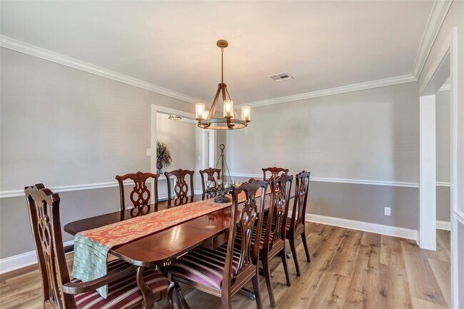 Building Photo - 10715 Cedar Creek Dr