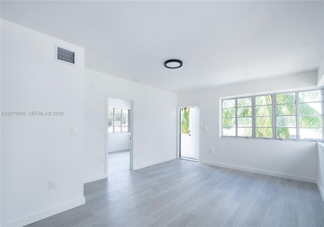 Building Photo - 423 NE 71st St