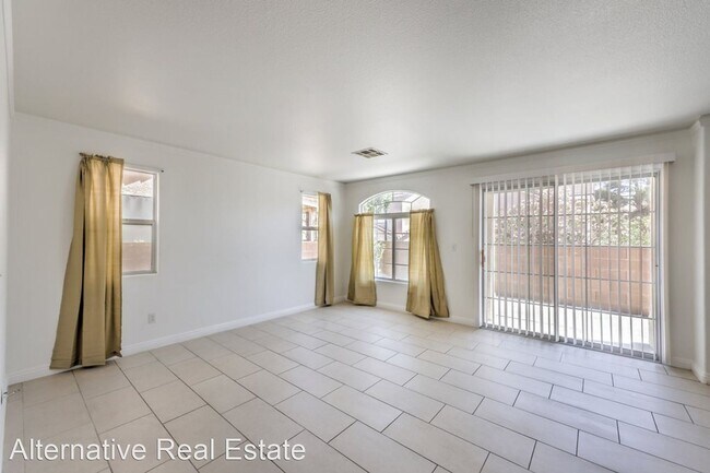 Building Photo - 3 br, 2.5 bath House - 5605 Ness Ave