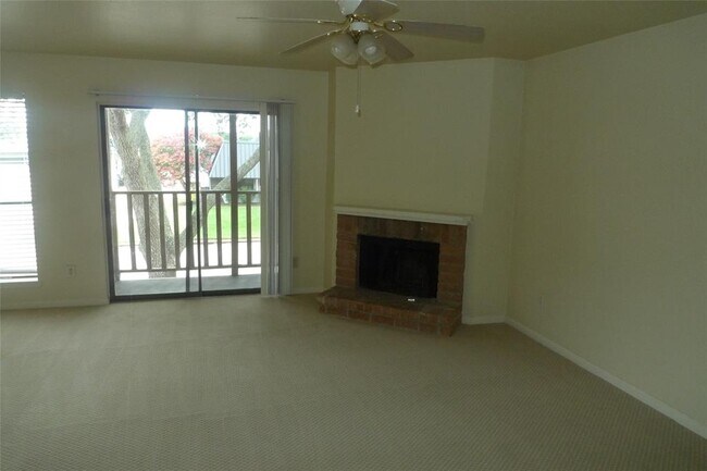 Building Photo - 16111 Aspenglenn Dr