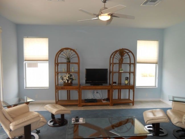 Building Photo - Furnished Seasonal Rental