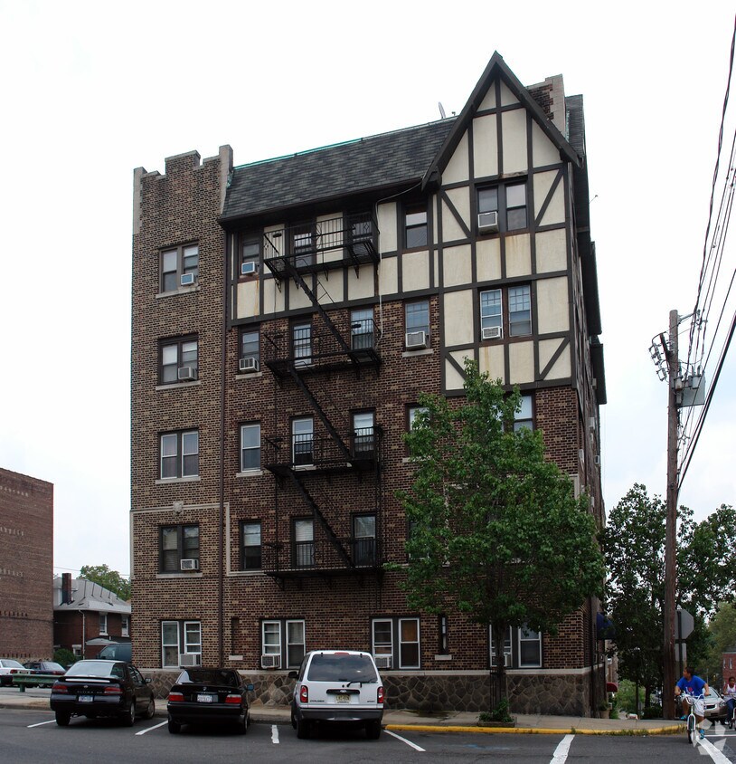 Building Photo - The Bedford
