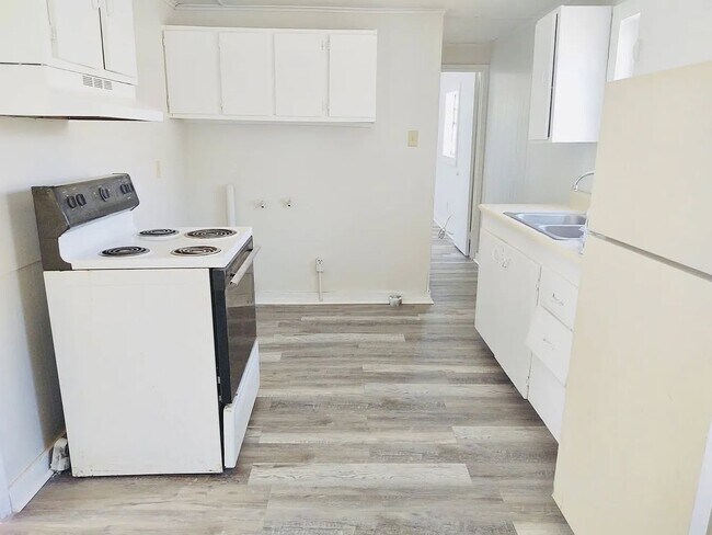 Building Photo - 402 Lamar St