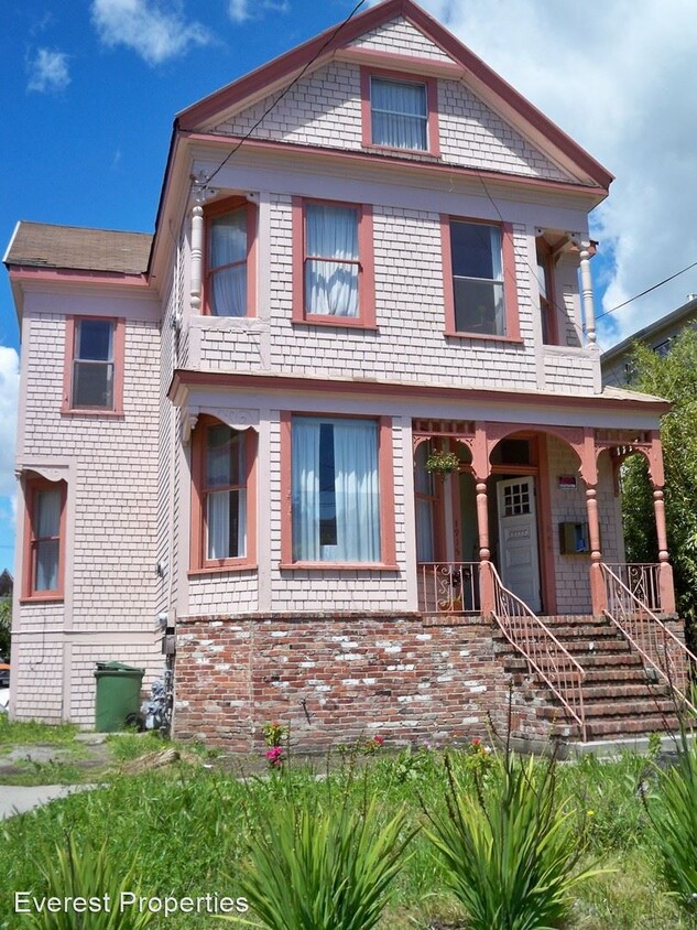 Primary Photo - 1915 Haste St