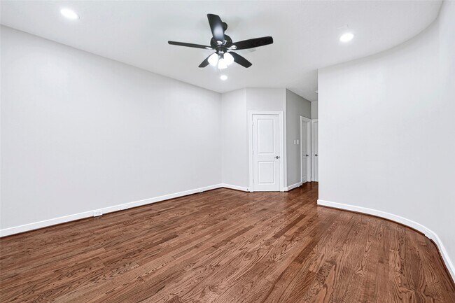 Building Photo - 194 W Breezy Way