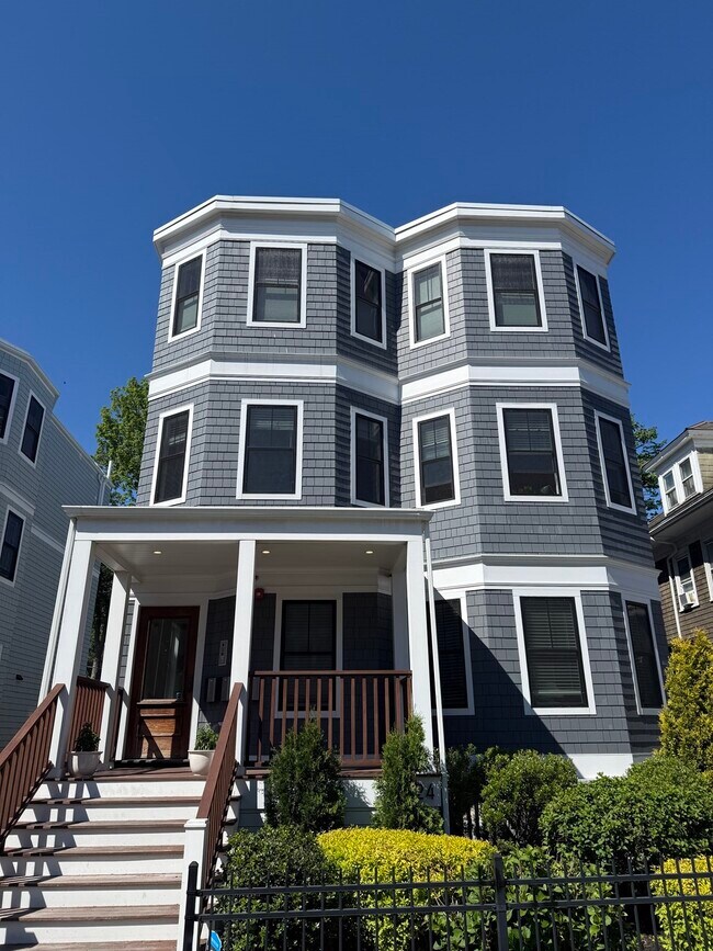 Building Photo - 24 Roseclair St