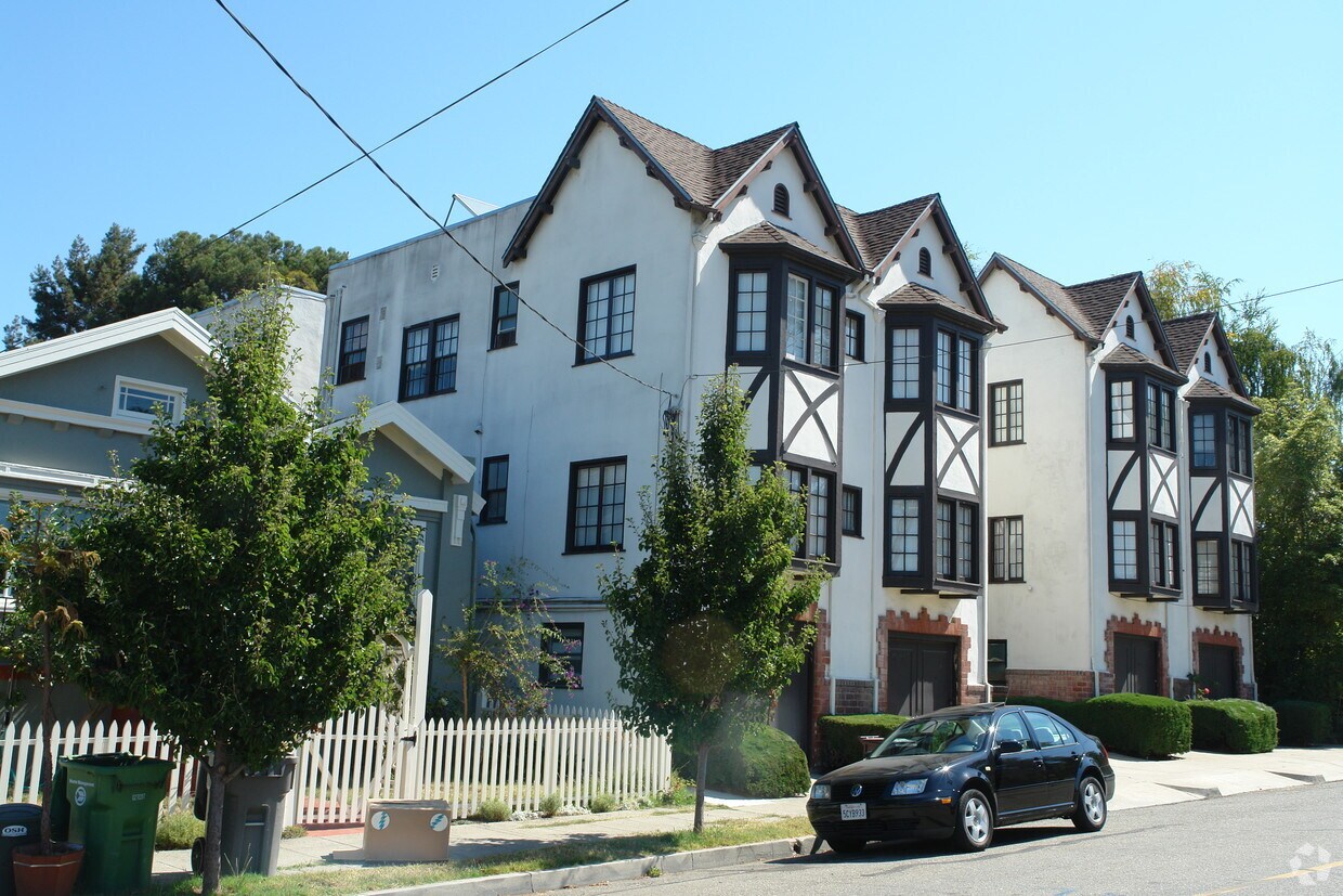 Primary Photo - 6044 Monroe Ave