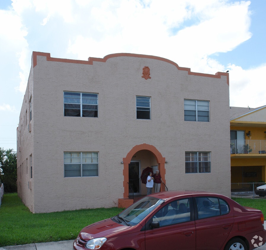 Primary Photo - 2244 SW 9th St