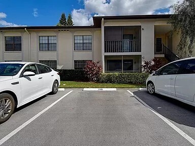 Foto del edificio - 3389 Crystal Ct E