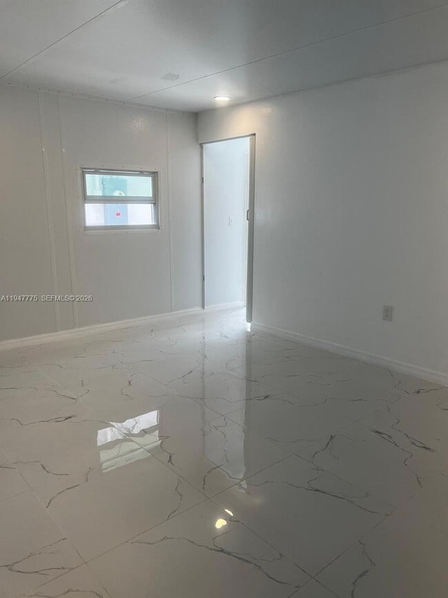 Foto del edificio - 9625 NW 36th Ave