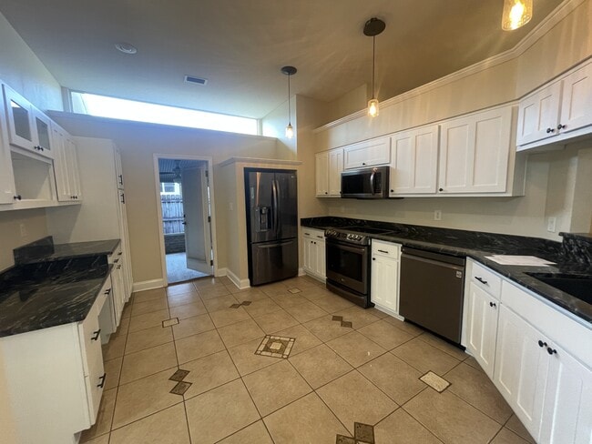 Building Photo - 858 Van Dyke Dr