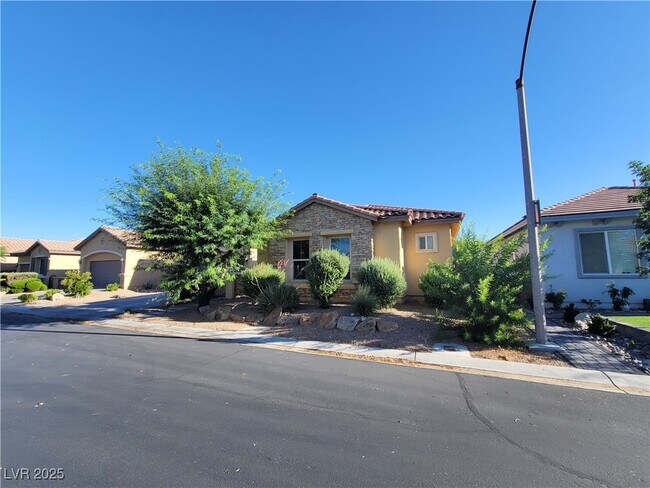 Foto del edificio - 9338 Wilderness Glen Ave