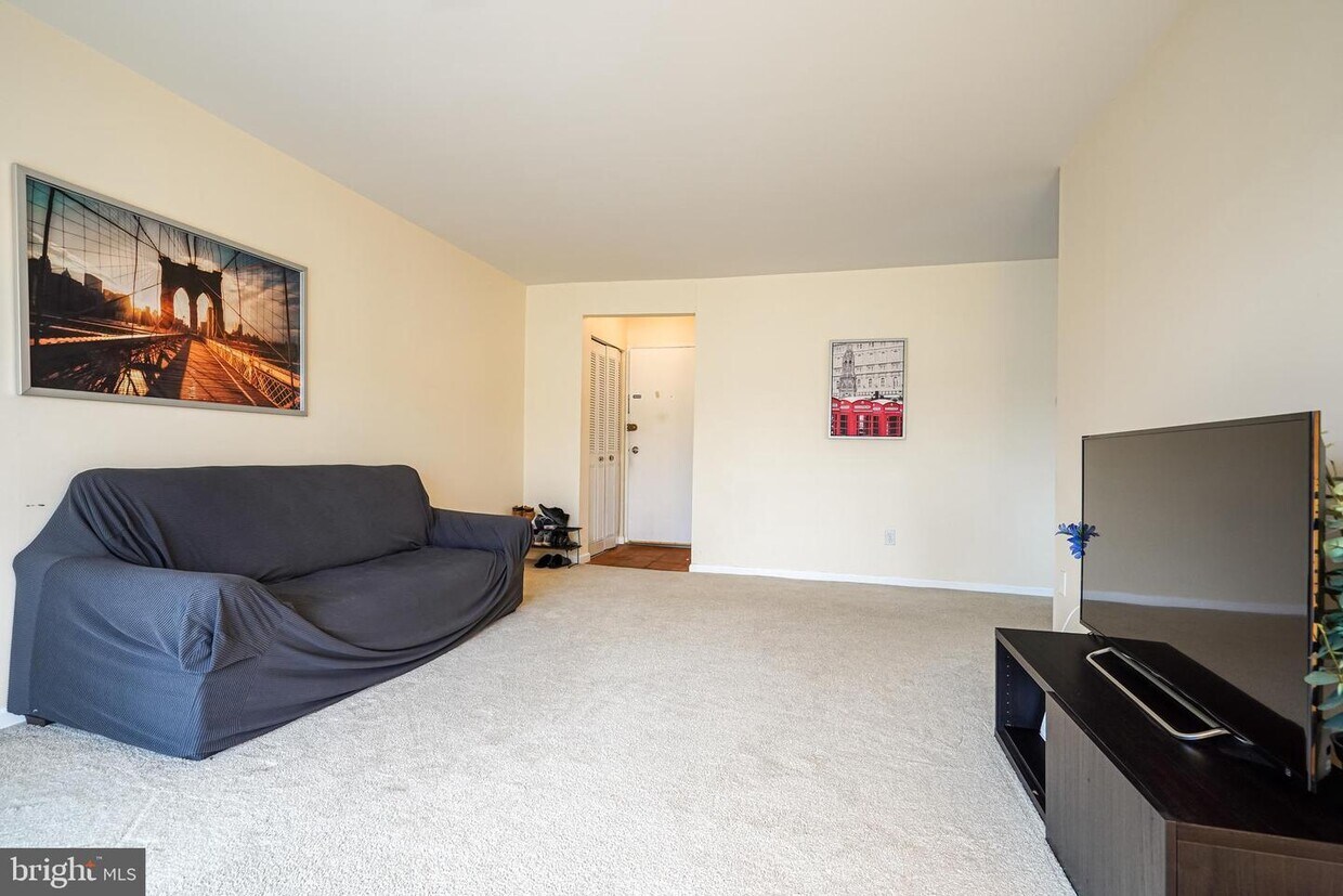 11923 Parklawn Dr Unit 303, Rockville, MD 20852 Room for Rent in