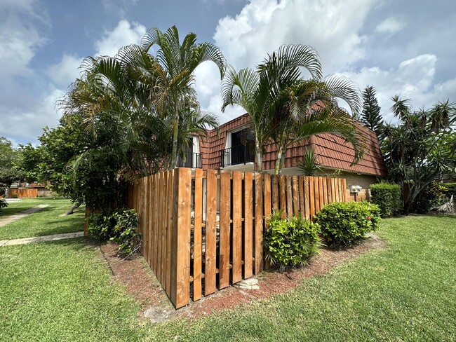 Foto del edificio - 1771 San Jose Dr