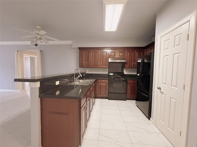 Building Photo - 6611 W Sam Houston Pkwy S