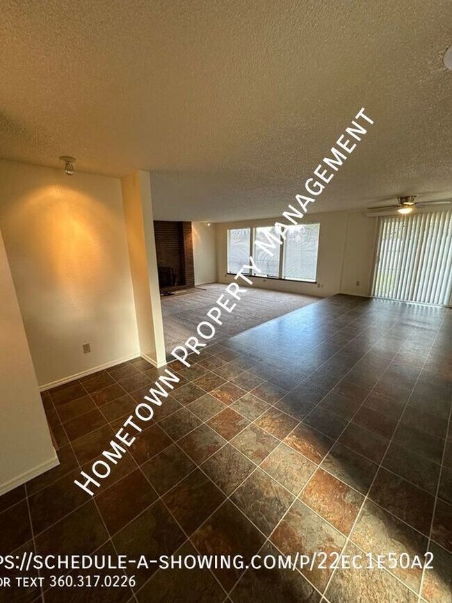 Building Photo - 2 Bedroom, 2 Bath Home Available Now!