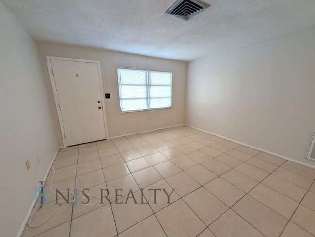 Building Photo - 1209 Maybury Dr
