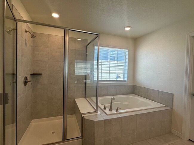 Foto del edificio - 5 Bedroom Single Family Home in Broomfield