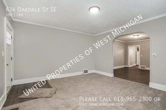 Foto del edificio - Available Now | 3 Bedroom, 1 Bathroom in t...