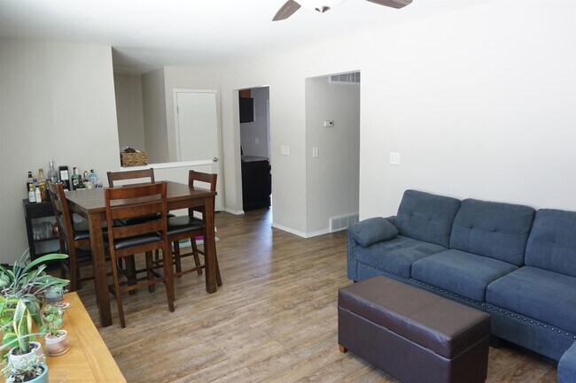 Building Photo - 2021 Floyd Pl