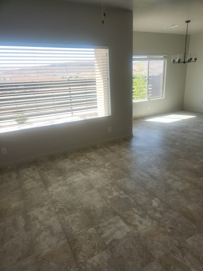 Building Photo - 359 S Deep Creek Dr