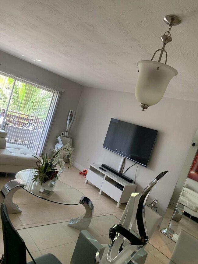 Foto del edificio - 7483 SW 82nd St