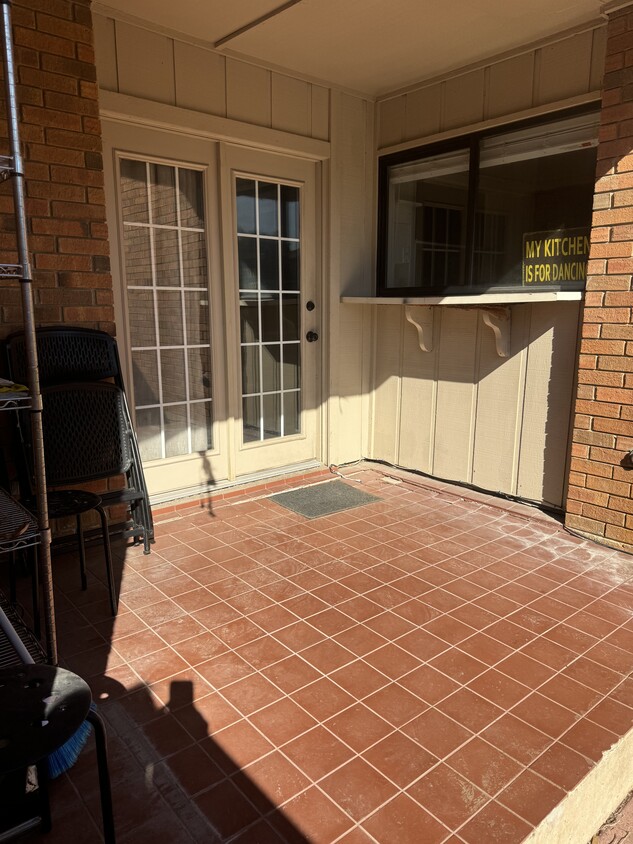 Patio door and kitchen window - 2802 Escada Dr