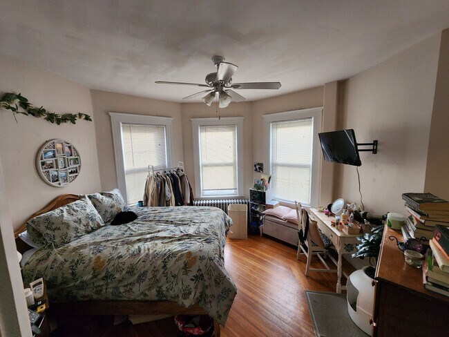 Building Photo - 134 Brooks St