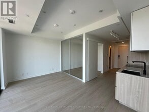 Building Photo - 699-699 Sheppard Ave E