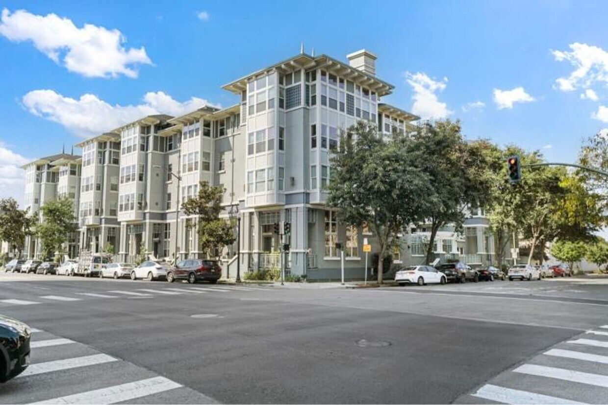 Primary Photo - Spacious Two Bedroom, Two Bathroom in the ...