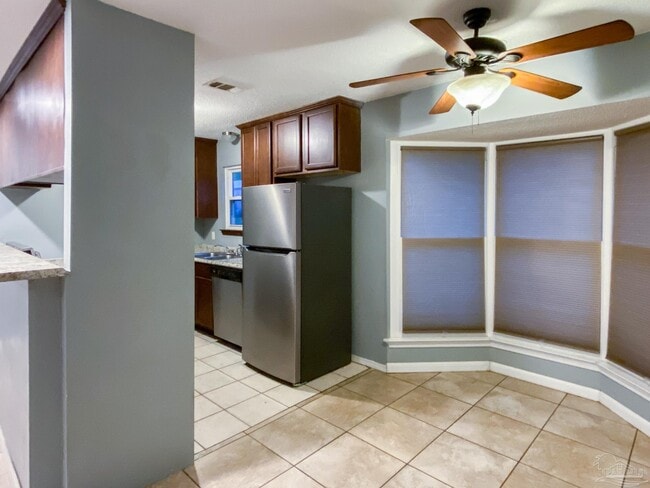 Building Photo - 7811 Coronet Ln