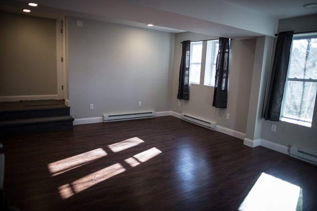Building Photo - 114 Ferris Pl