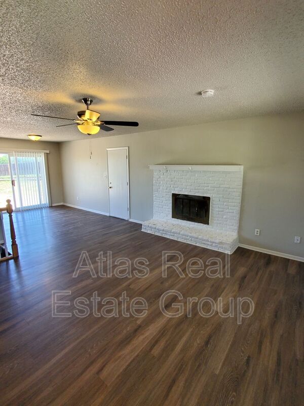 Building Photo - 10290 Benton St