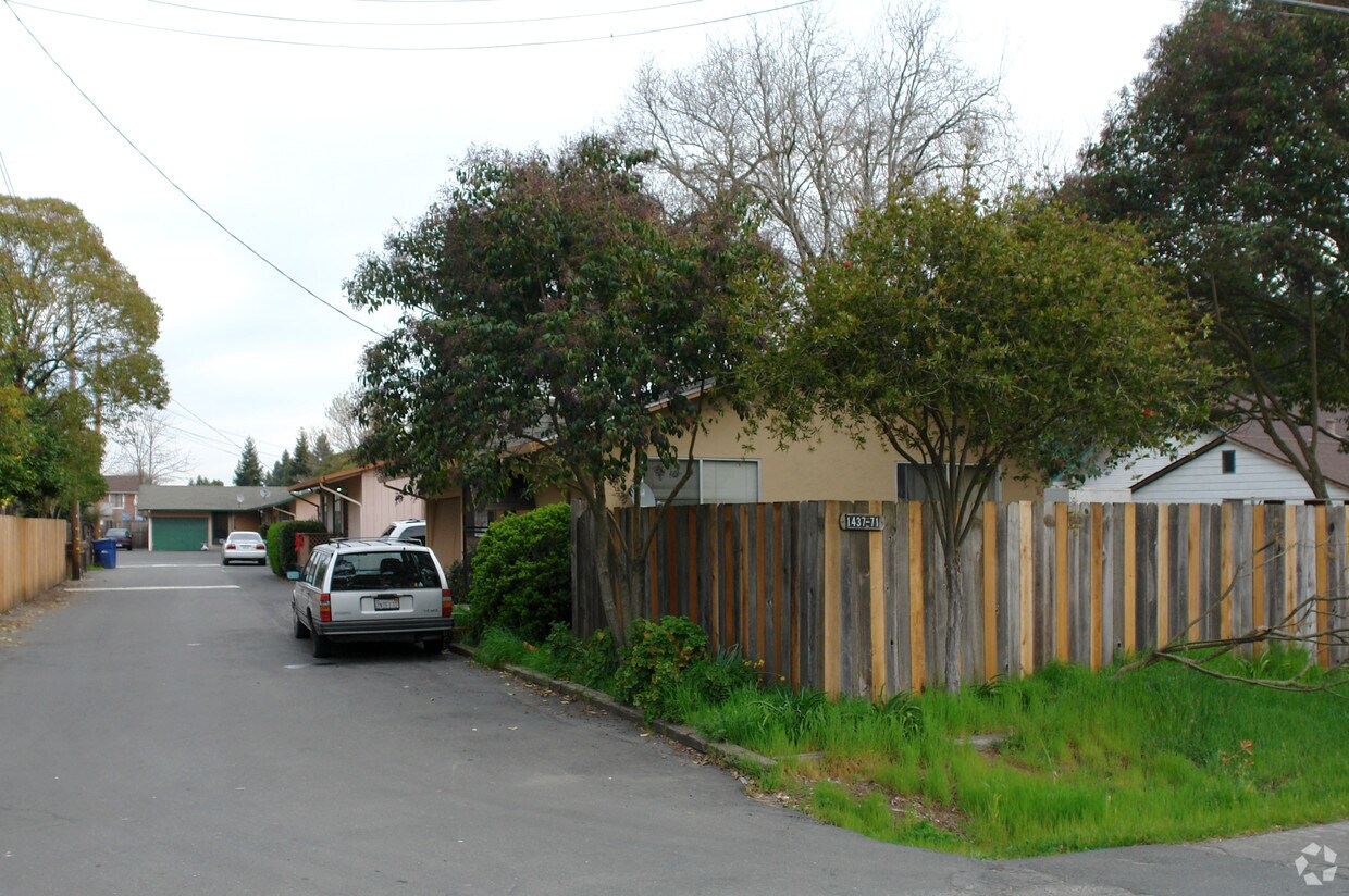Building Photo - 1437-1471 Rose Ave
