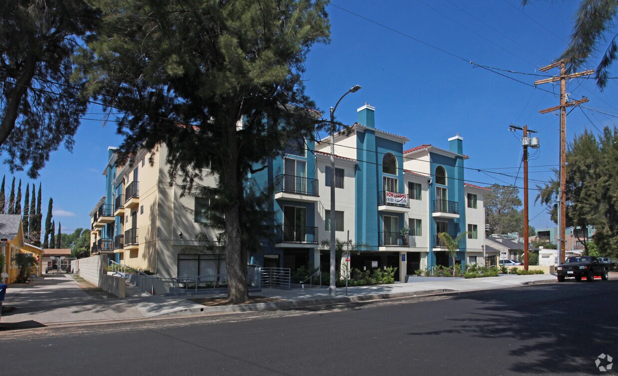 Building Photo - 6825 Baird Ave