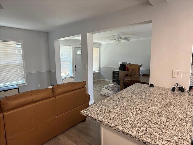 Foto del edificio - 4921 33rd Terrace N