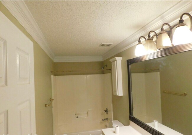Foto del edificio - 1743 Summerwoods Ln